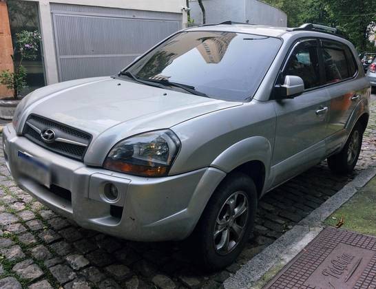 HYUNDAI TUCSON 2.0 MPFI GLS 16V 143CV 2WD FLEX 4P AUTOMÁTICO HYUNDAI TUCSON 2.0 MPFI GLS 16V 143CV 2WD FLEX 4P AUTOMÁTICO